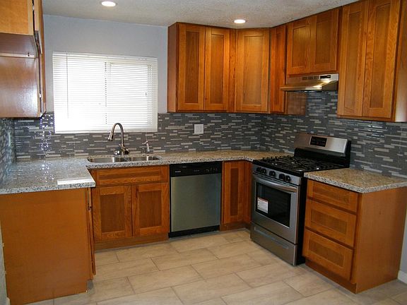 3rd image of 20 Tillman Cir