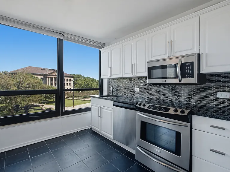 2020 N Lincoln Park W #2F — Photo 5