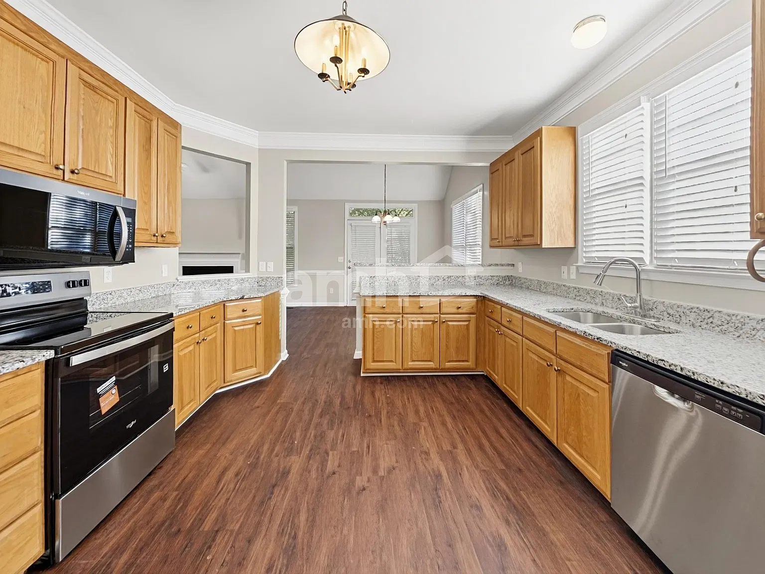 4 bed, 2.5 bath, 2100 sqft, $2,315 — Photo 3