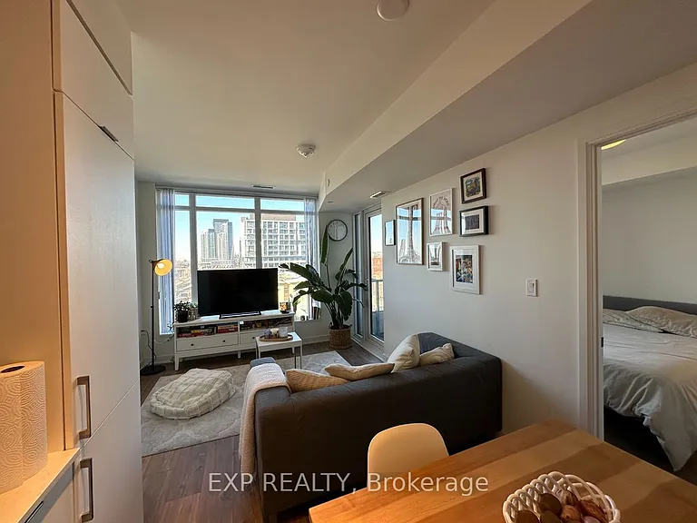 27 Bathurst St #512 — Photo 6
