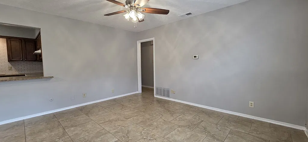 Modernized 2-Bed 1-Bath Duplex (Move In Special) — Photo 4