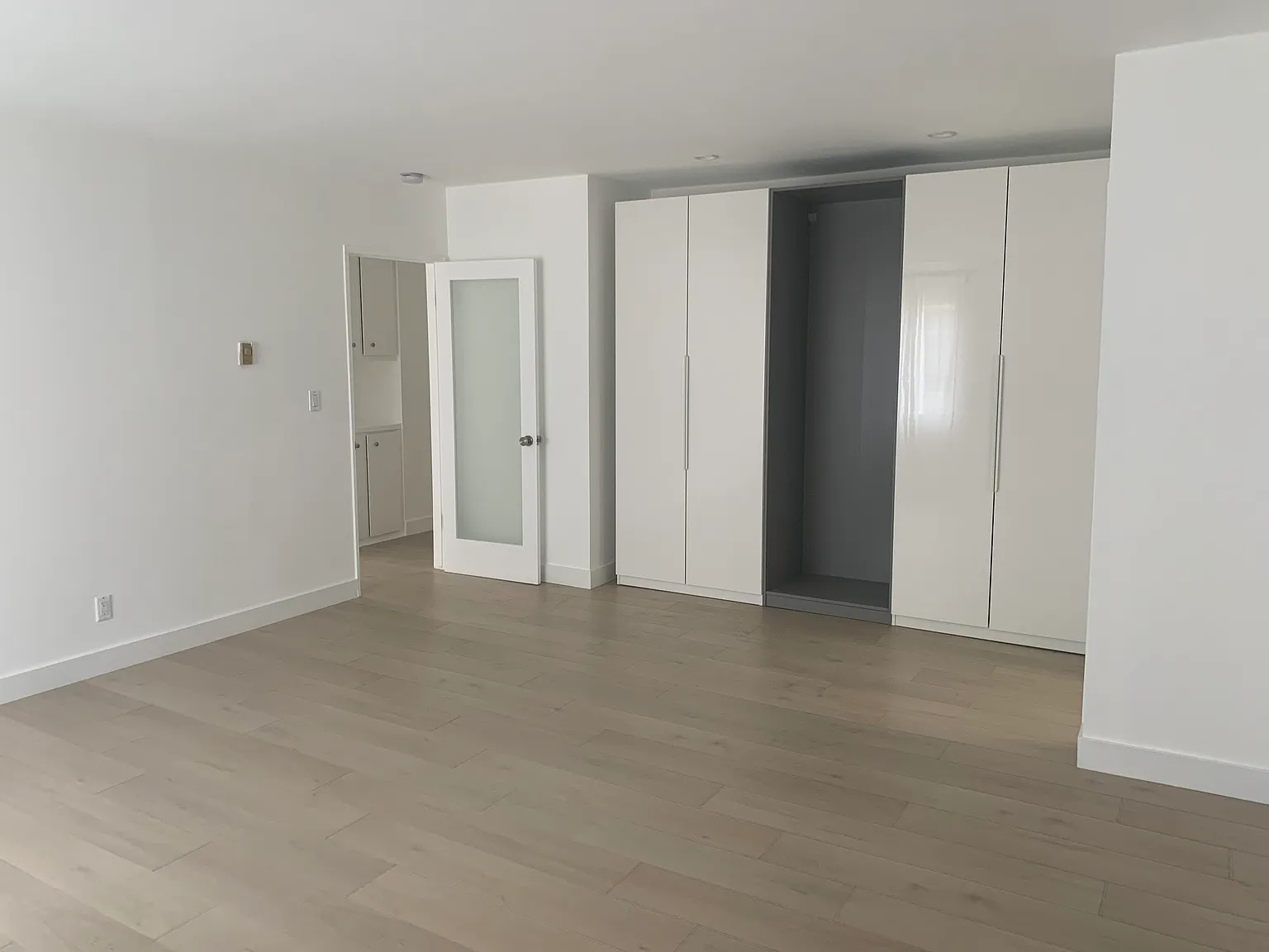 2 bed, 1040 sqft, $4,500 — Photo 2