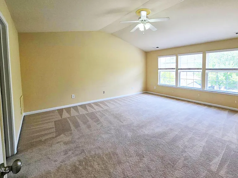 105 Chandler Springs Dr — Photo 9
