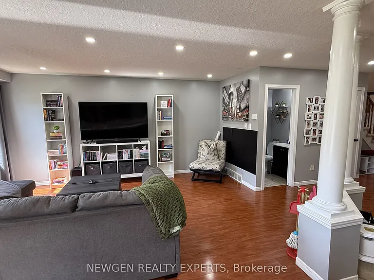 11 Berry Moss St — Photo 6