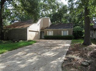 124 Foster Oaks Dr, Conroe, TX 77301