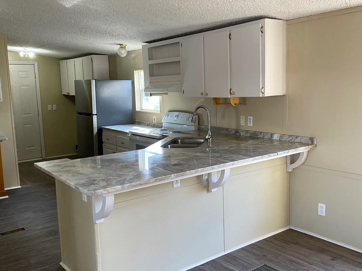 3 bed, 1344 sqft, $1,375 — Photo 4