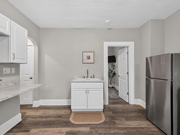 4th image of 2867 N Fratney STREET