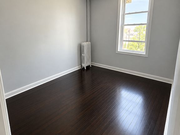 4th image of 437 Kennedy Blvd APT 31