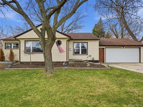 23151 Schroeder Ave, Eastpointe, MI 48021