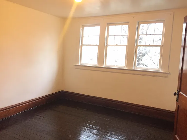579 Dayton St — Photo 2