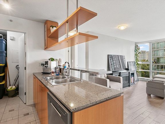 5th image of 1495 Richards St #505