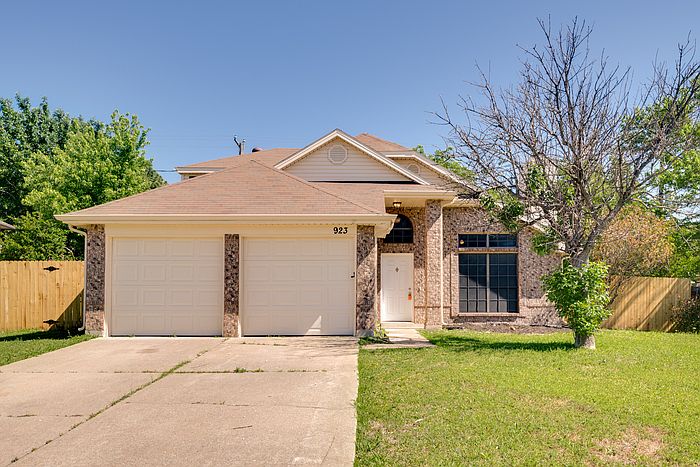 1st image of 923 W Lynn Creek Dr