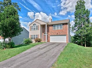 240 Barkwood St, Christiansburg, VA 24073