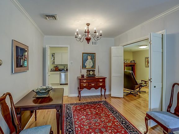 5th image of 355 Leonora Dr