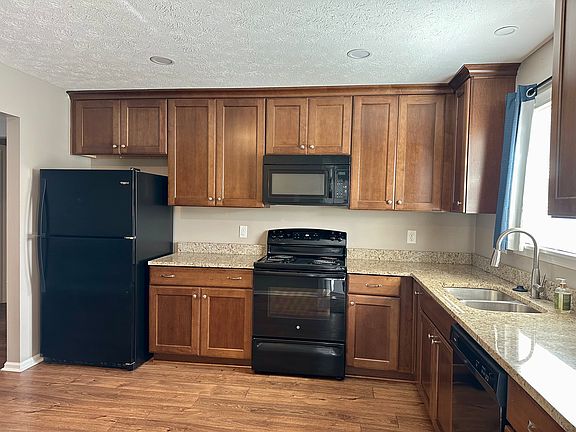 2nd image of 123 E Vermont St #123