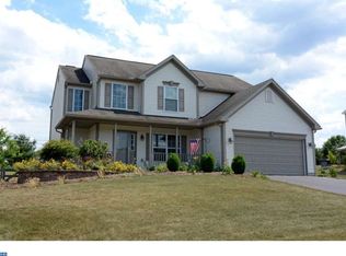 18 Walnut Dr W, Bernville, PA 19506