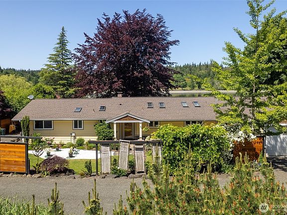 3rd image of 295 BayView Road