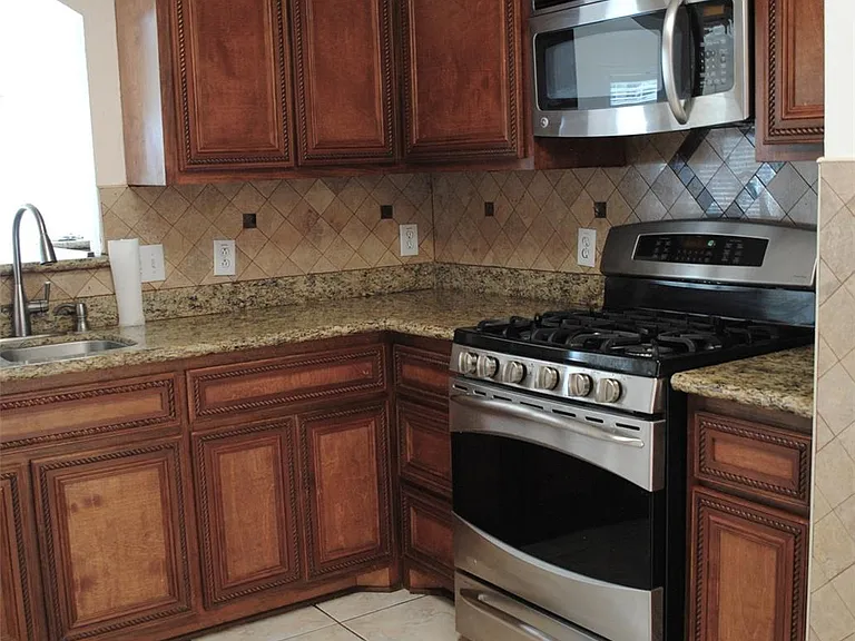 3910 Starbridge Pointe Ln — Photo 7