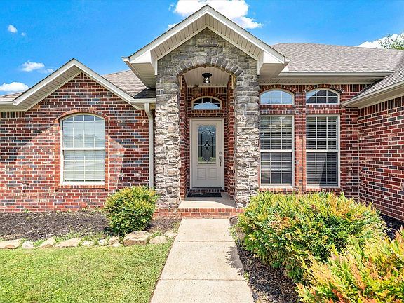 2nd image of 102 Lenford Dr