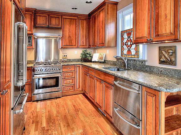 5th image of 3115 N 32nd St