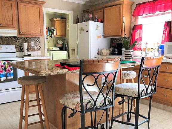 5th image of 291 SE Valerie Ct