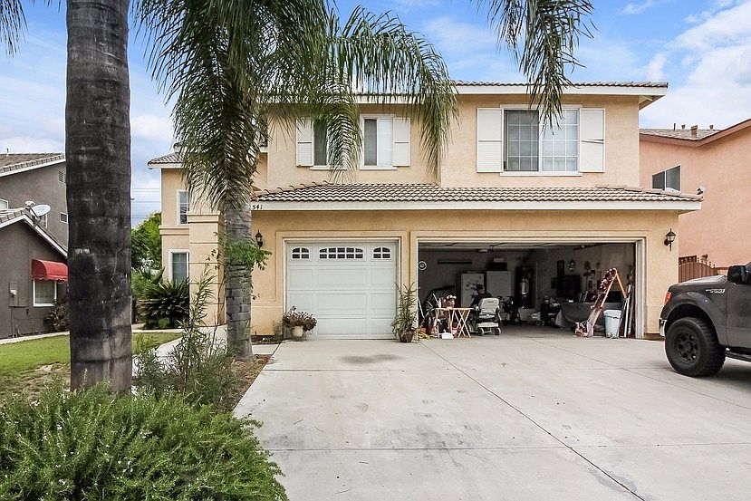 2nd image of 541 E Bermuda Dunes St