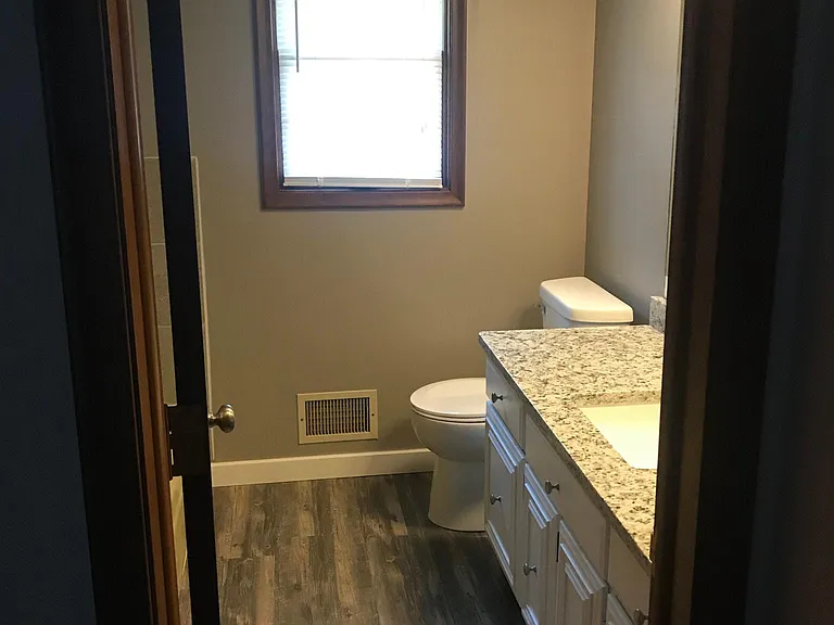 21806 Leavenworth St — Photo 7