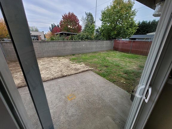 5th image of 106 NE 41st Ave