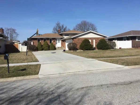 1230 Woodhollow Ct, Schererville, IN 46375