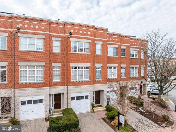 12147 Chancery Station Cir, Reston, VA 20190