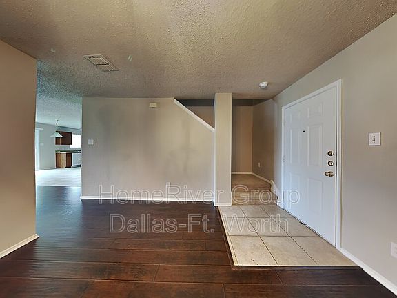 5th image of 1560 Crown View Dr