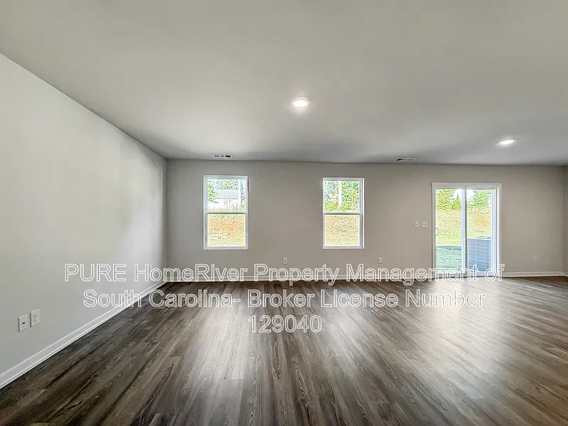 4 bed, 2.5 bath, 1965 sqft, $2,195 — Photo 2