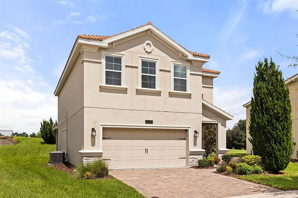 3 bed, 2.5 bath, 2076 sqft, $2,600 — Photo 2