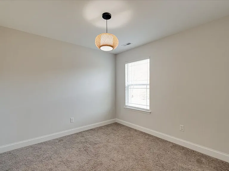 1109 Pond St SE — Photo 16