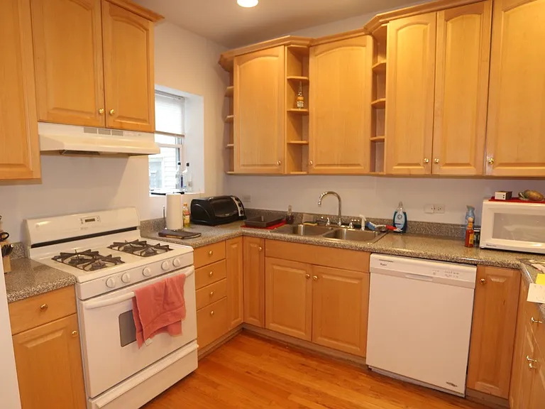3418 N Bosworth Ave #2 — Photo 3