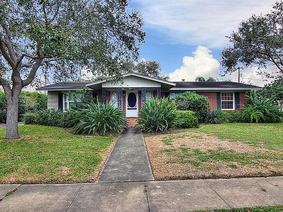 2nd image of 438 Pasadena Pl