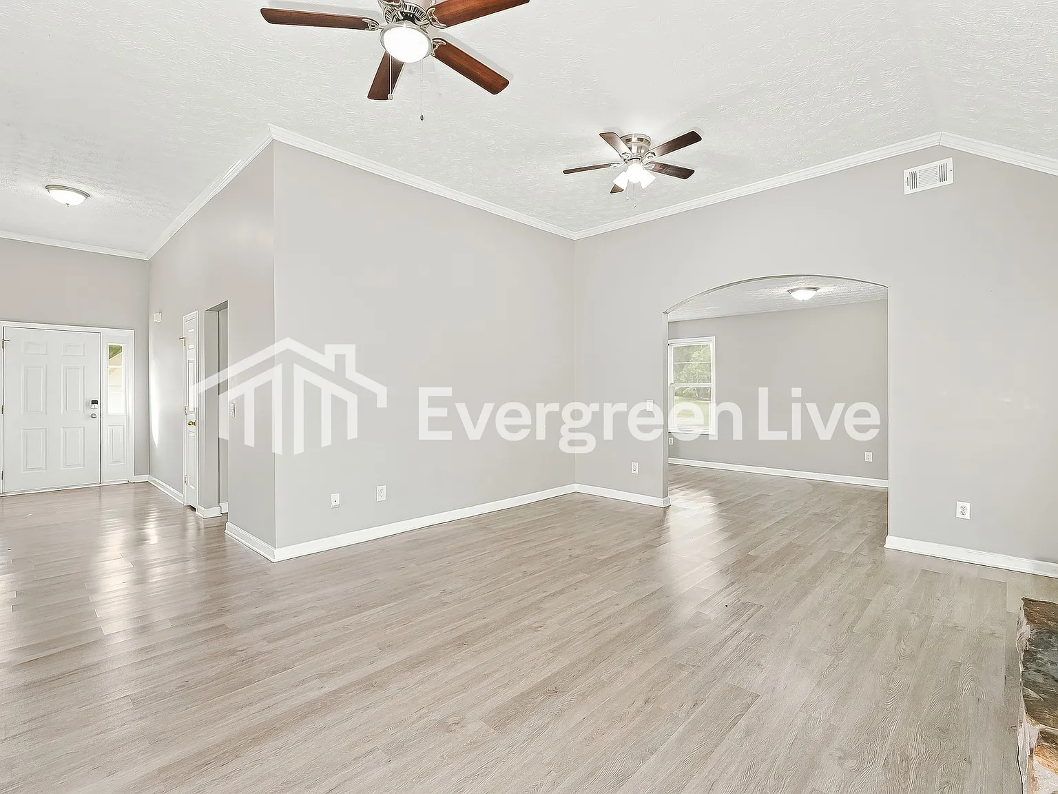 3 bed, 2.0 bath, 1468 sqft, $1,895 — Photo 3