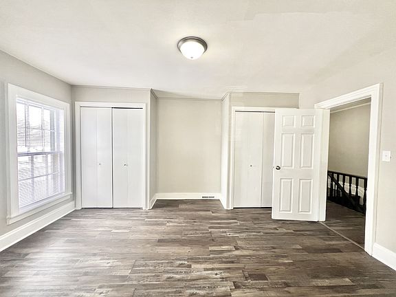5th image of 921 W Grand Ave