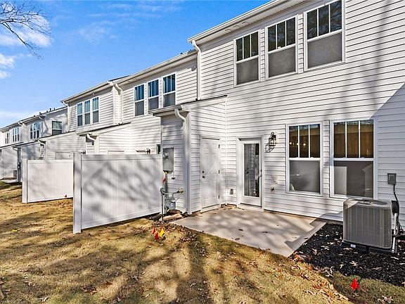 4th image of 132 Marston Ln