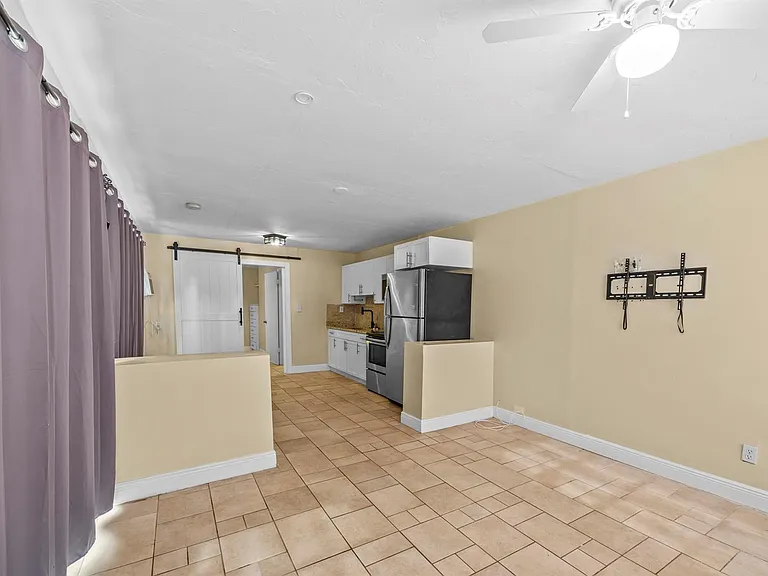 120 Pleasant Pl — Photo 2