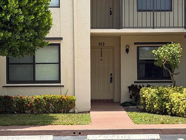 7879 Willow Spring Dr #913 — Photo 1