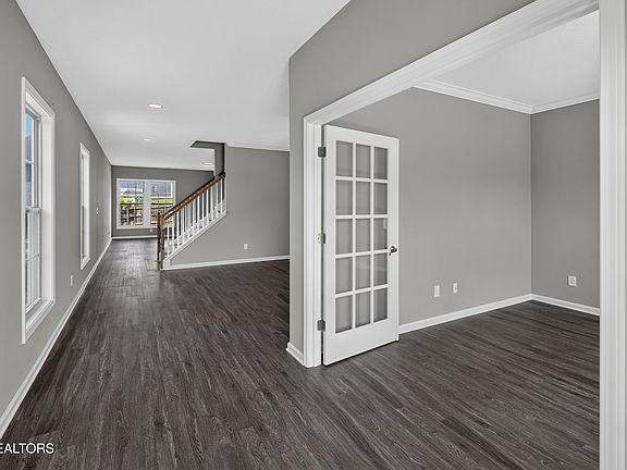3rd image of 1816 Shadyside Ln