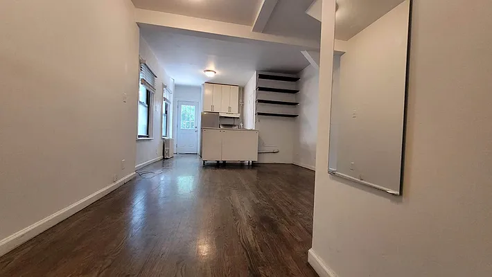 Rented by Delmark Realty LLC | media 27