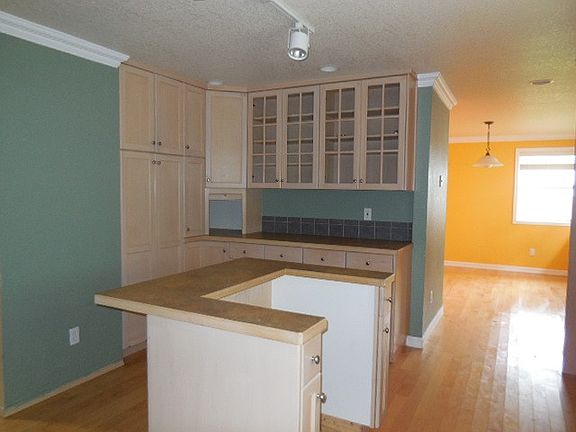 3rd image of 603 N 7th Ave SW