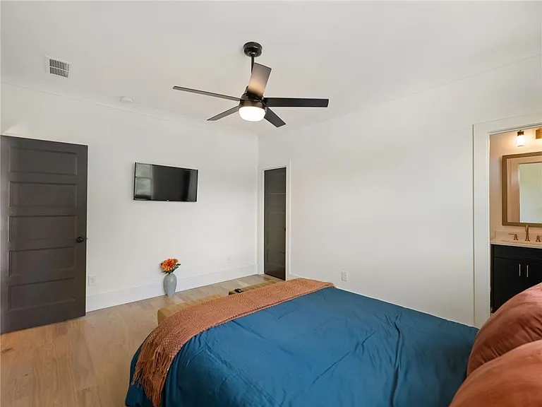 566 Versailles Dr — Photo 63