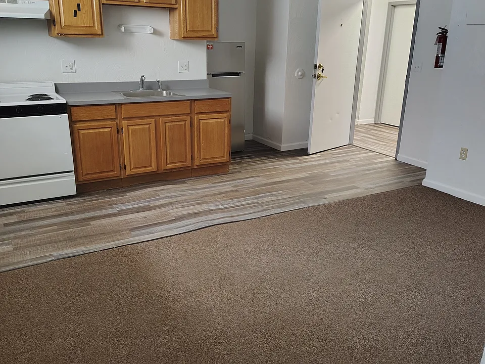 115 S 6th St