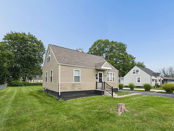 3rd image of 196 Maple Dr