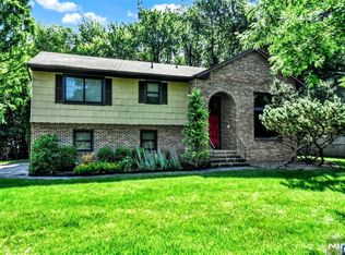 270 E Crescent Ave, Ramsey, NJ 07446