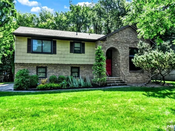270 E Crescent Ave, Ramsey, NJ 07446