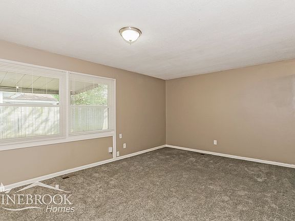 3rd image of 2424 Fenwick Ct